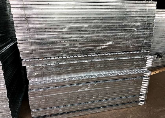 Industrial Steel Walkway Grating 824mm Pre Painted Steel Coil Frame Lattice